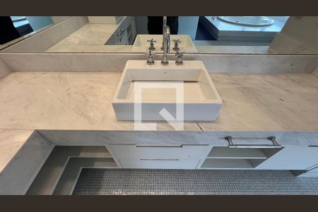 Casa à venda com 707m², 4 quartos e 10 vagasBanheiro da suite master