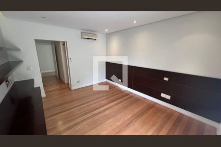 Casa à venda com 707m², 4 quartos e 10 vagasSuite 3