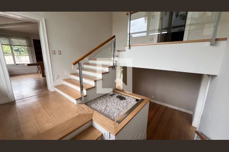 Casa à venda com 707m², 4 quartos e 10 vagasEscada