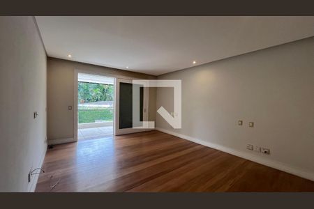 Casa à venda com 707m², 4 quartos e 10 vagasSuíte master