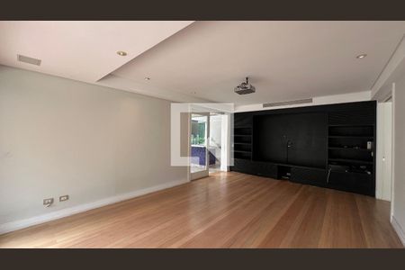 Casa à venda com 707m², 4 quartos e 10 vagasSala de TV