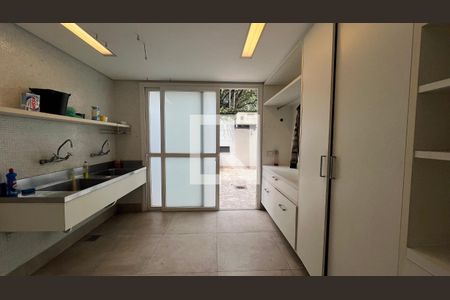 Casa à venda com 707m², 4 quartos e 10 vagasLavanderia