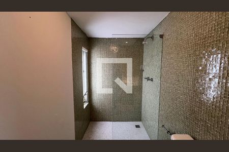 Casa à venda com 707m², 4 quartos e 10 vagasBanheiro do escritório