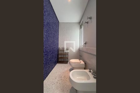 Casa à venda com 707m², 4 quartos e 10 vagasBanheiro da suíte master