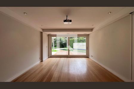 Casa à venda com 707m², 4 quartos e 10 vagasSala de TV