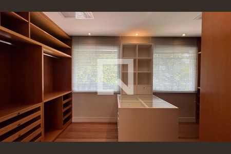 Casa à venda com 707m², 4 quartos e 10 vagasCloset da suíte master