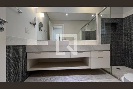 Casa à venda com 707m², 4 quartos e 10 vagasBanheiro da Suíte 2