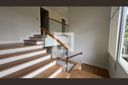 Casa à venda com 707m², 4 quartos e 10 vagasEscada