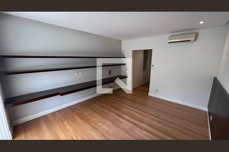 Casa à venda com 707m², 4 quartos e 10 vagasSuite 3
