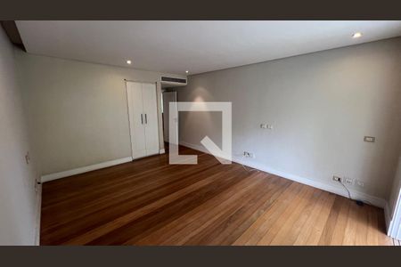 Casa à venda com 707m², 4 quartos e 10 vagasSuíte master