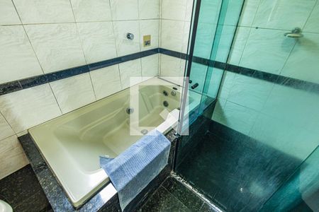 Apartamento à venda com 260m², 4 quartos e 2 vagasSuite e banheira