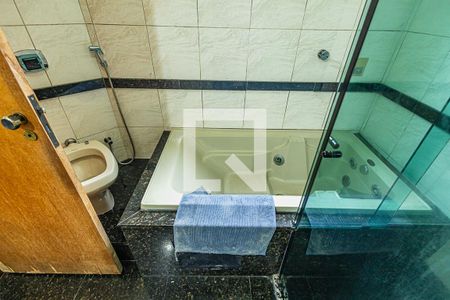 Apartamento à venda com 260m², 4 quartos e 2 vagasSuite e banheira