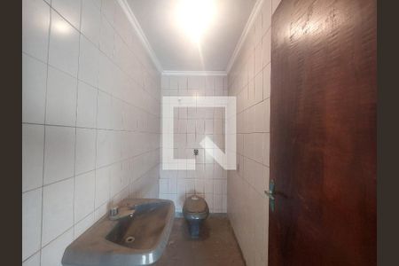 Casa à venda com 288m², 3 quartos e 4 vagas Casa à venda com 288m², 3 quartos e 4 vagasBanheiro na Garagem