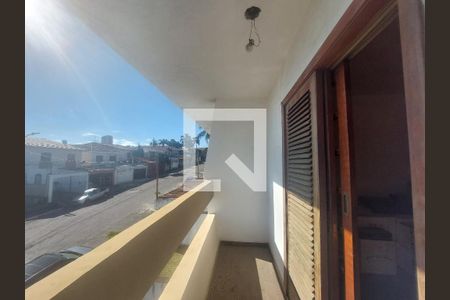Casa à venda com 288m², 3 quartos e 4 vagas Casa à venda com 288m², 3 quartos e 4 vagasVaranda - Quarto 3