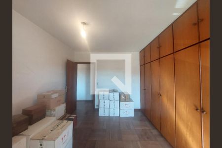 Casa à venda com 288m², 3 quartos e 4 vagas Casa à venda com 288m², 3 quartos e 4 vagasQuarto 3