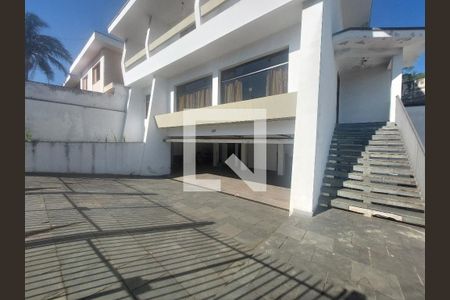 Casa à venda com 288m², 3 quartos e 4 vagas Casa à venda com 288m², 3 quartos e 4 vagasGaragem