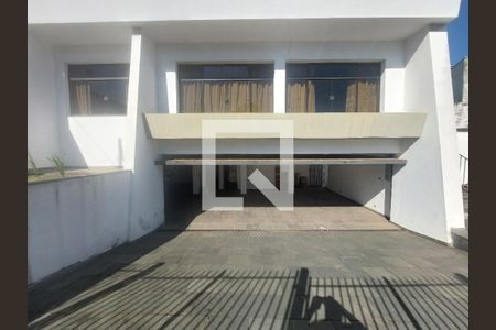 Casa à venda com 288m², 3 quartos e 4 vagas Casa à venda com 288m², 3 quartos e 4 vagasGaragem
