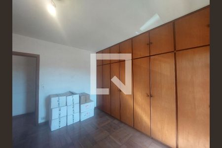 Casa à venda com 288m², 3 quartos e 4 vagas Casa à venda com 288m², 3 quartos e 4 vagasQuarto 3