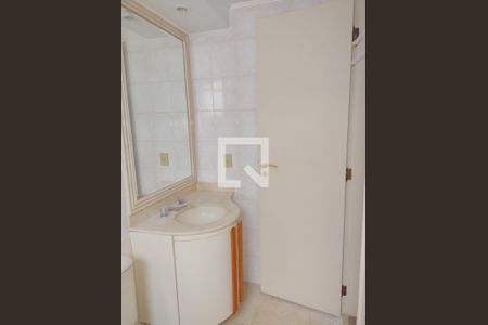 Apartamento para alugar com 158m², 3 quartos e 2 vagas Apartamento para alugar com 158m², 3 quartos e 2 vagasBanheiro suite 2