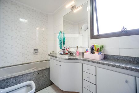 Apartamento à venda com 139m², 4 quartos e 2 vagas Apartamento à venda com 139m², 4 quartos e 2 vagasBanheiro da suíte