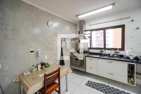 Apartamento à venda com 139m², 4 quartos e 2 vagas Apartamento à venda com 139m², 4 quartos e 2 vagasCozinha