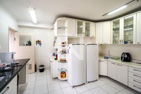 Apartamento à venda com 139m², 4 quartos e 2 vagas Apartamento à venda com 139m², 4 quartos e 2 vagasCozinha