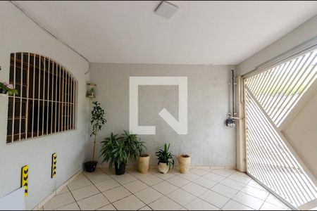 Casa à venda com 220m², 4 quartos e 6 vagas Casa à venda com 220m², 4 quartos e 6 vagasGaragem - casa 1