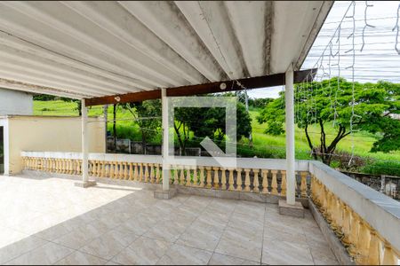 Casa à venda com 220m², 4 quartos e 6 vagas Casa à venda com 220m², 4 quartos e 6 vagasTerraço