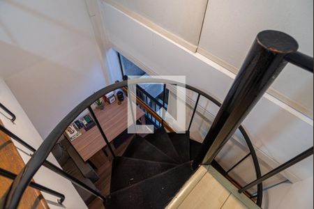 Apartamento à venda com 46m², 1 quarto e 1 vaga Apartamento à venda com 46m², 1 quarto e 1 vagaEscada