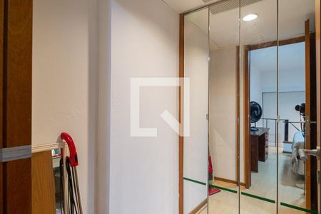 Apartamento à venda com 46m², 1 quarto e 1 vaga Apartamento à venda com 46m², 1 quarto e 1 vagaCloset da Suíte