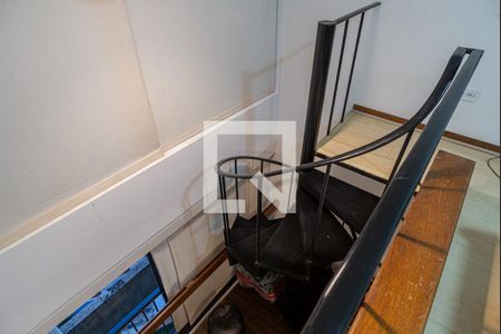 Apartamento à venda com 46m², 1 quarto e 1 vaga Apartamento à venda com 46m², 1 quarto e 1 vagaEscada