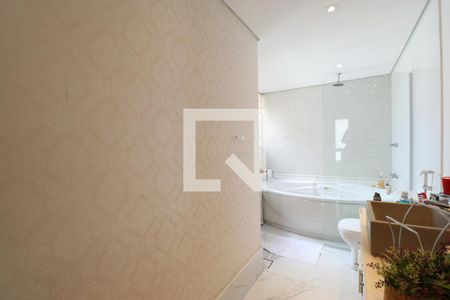 Apartamento à venda com 216m², 3 quartos e 4 vagasBanheiro da Suíte 3