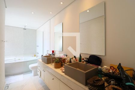 Apartamento à venda com 216m², 3 quartos e 4 vagasBanheiro da Suíte 3