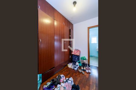 Casa à venda com 320m², 4 quartos e 2 vagas Casa à venda com 320m², 4 quartos e 2 vagasSuíte 1 - Closet