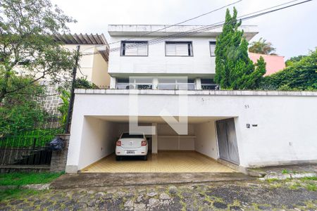 Casa à venda com 320m², 4 quartos e 2 vagas Casa à venda com 320m², 4 quartos e 2 vagasFachada