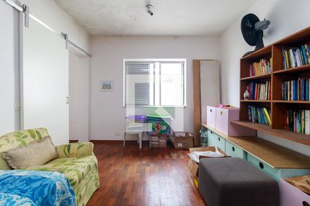 Casa à venda com 320m², 4 quartos e 2 vagas Casa à venda com 320m², 4 quartos e 2 vagasSuíte 4