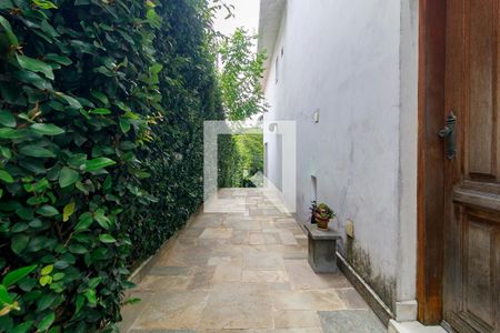 Casa à venda com 320m², 4 quartos e 2 vagas Casa à venda com 320m², 4 quartos e 2 vagasQuintal