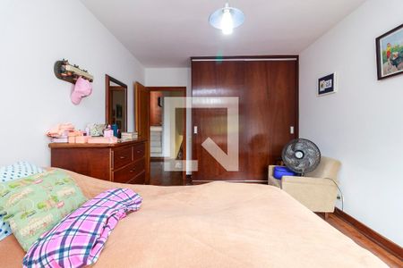 Casa à venda com 320m², 4 quartos e 2 vagas Casa à venda com 320m², 4 quartos e 2 vagasQuarto 2