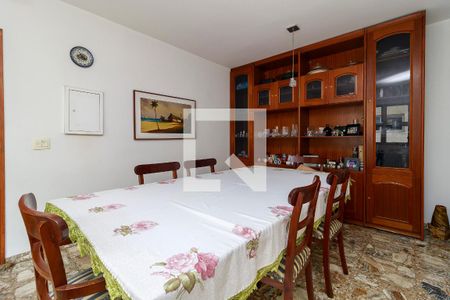 Casa à venda com 320m², 4 quartos e 2 vagas Casa à venda com 320m², 4 quartos e 2 vagasSala de Jantar