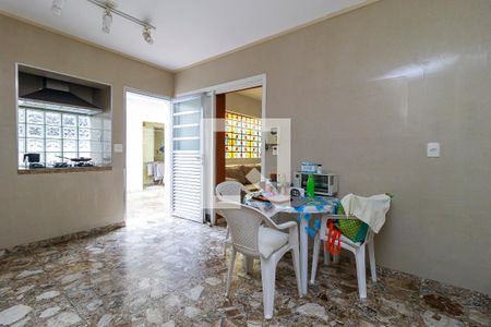 Casa à venda com 320m², 4 quartos e 2 vagas Casa à venda com 320m², 4 quartos e 2 vagasCozinha