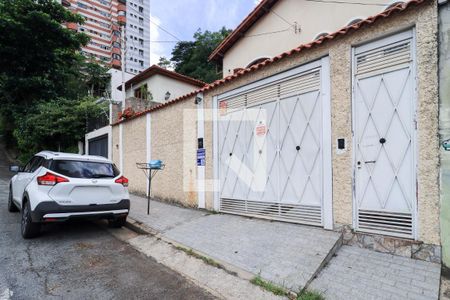 Casa à venda com 173m², 3 quartos e 3 vagas Casa à venda com 173m², 3 quartos e 3 vagasFachada