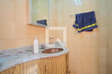 Casa à venda com 220m², 3 quartos e 5 vagasBanheiro de serviço