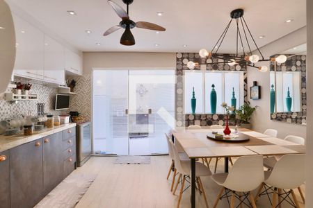 Casa à venda com 274m², 6 quartos e 1 vaga Casa à venda com 274m², 6 quartos e 1 vagaCozinha