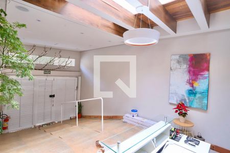 Casa à venda com 274m², 6 quartos e 1 vaga Casa à venda com 274m², 6 quartos e 1 vagaÁrea de serviço