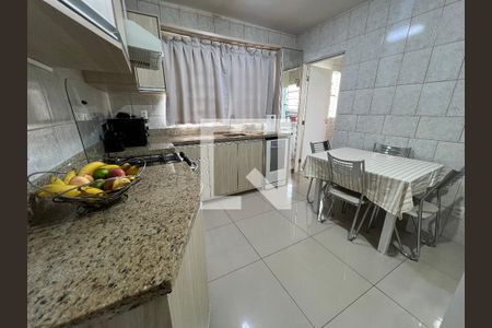 Casa à venda com 250m², 4 quartos e 2 vagas Casa à venda com 250m², 4 quartos e 2 vagasCozinha 1
