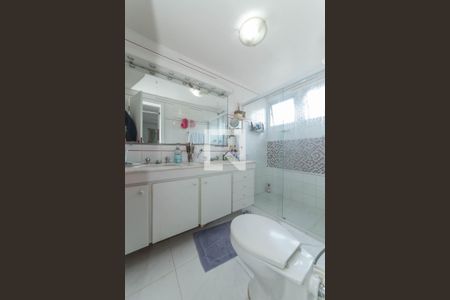 Apartamento à venda com 168m², 4 quartos e 2 vagas Apartamento à venda com 168m², 4 quartos e 2 vagasBanheiro da Suíte