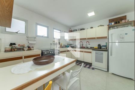 Apartamento à venda com 168m², 4 quartos e 2 vagas Apartamento à venda com 168m², 4 quartos e 2 vagasCozinha