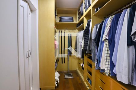 Apartamento à venda com 269m², 3 quartos e 3 vagas Apartamento à venda com 269m², 3 quartos e 3 vagasCloset do quarto 2