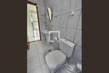 Casa à venda com 300m², 4 quartos e 2 vagas Casa à venda com 300m², 4 quartos e 2 vagasBanheiro