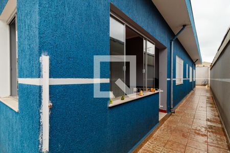 Casa à venda com 170m², 4 quartos e 4 vagas Casa à venda com 170m², 4 quartos e 4 vagasCorredor lateral